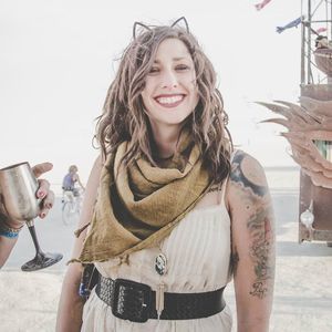 Meet your Posher, Jolie